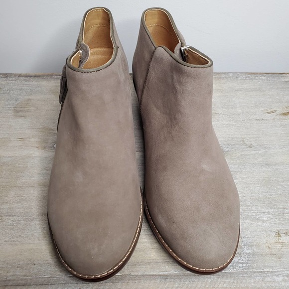 VIONIC Serena Brown Kid Suede Block Heel Side Zip Ankle Booties Sz 6.5 - Picture 3 of 9